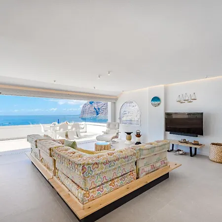 Апартаменты Blue Haven - Ocean View Penthouse With Jacuzzi And Pool