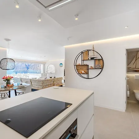 Blue Haven - Oceanfront Penthouse - Private Hot Tub - Community Pool - Privacy - Ac *